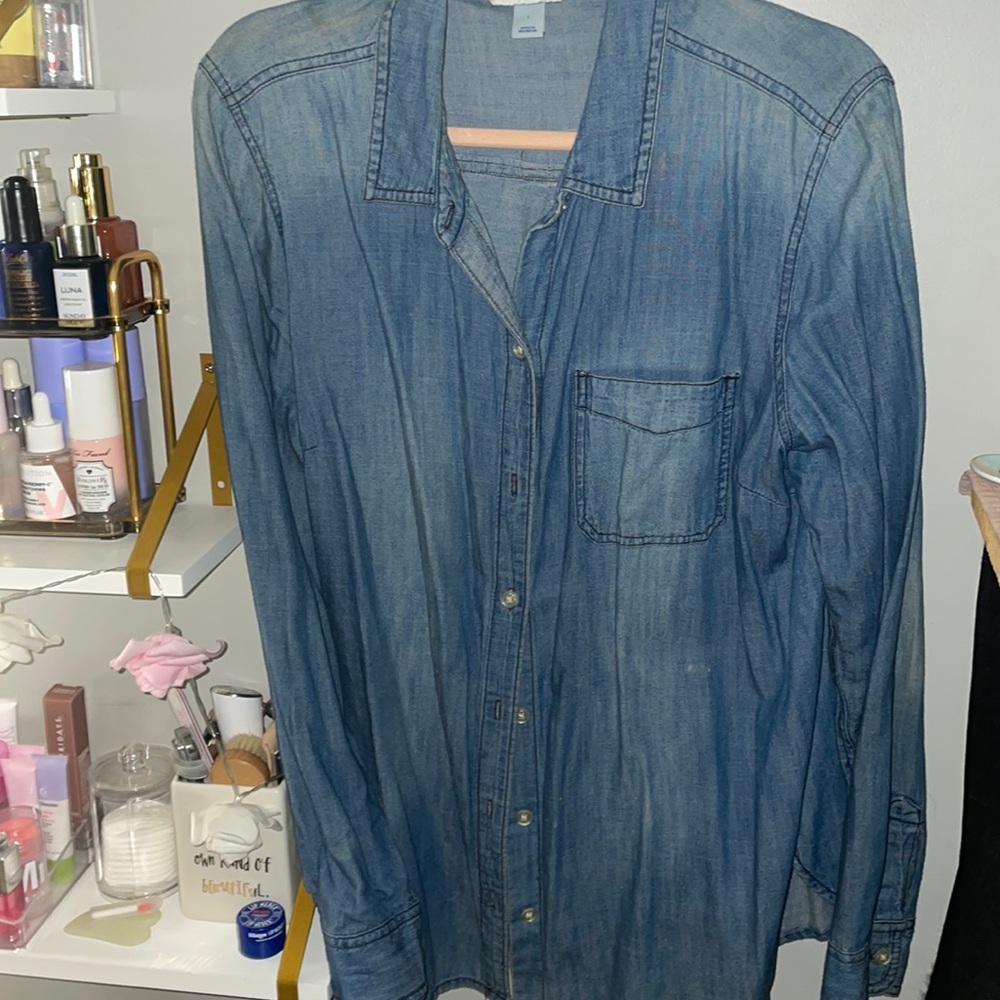 Old navy chambray button down shirt with upper pocket Sz L
